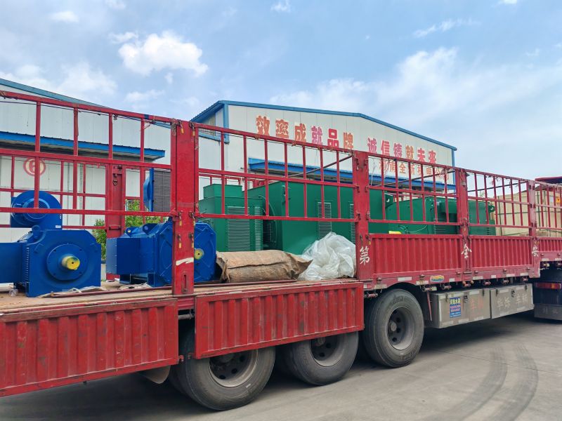 兩臺(tái)直流電機(jī)和兩臺(tái)交流電機(jī)正好一車(chē)貨，出發(fā)