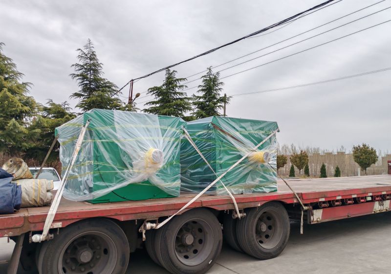 2臺(tái)630kw/10kv高壓電機(jī)發(fā)往港口，準(zhǔn)備出口
